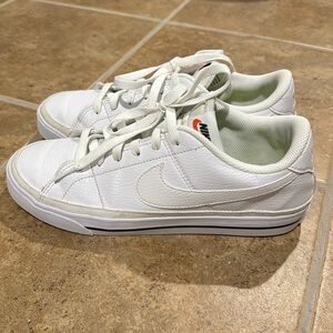 Nike Court Legacy- good used condition